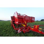 Équipement agricole avec essieu large et grande capacité de trémie