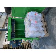 Presse à balles haute capacité V16 pour plastique et film plastique - Compactage sécurisé pour déchets souples et volumineux. Presse à balles haute capacité V16 pour plastique et film plastique - Compactage sécurisé pour déchets souples et volumineux.