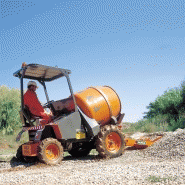 Auto-bétonnière AUSA pour manœuvres sur terrains restreints