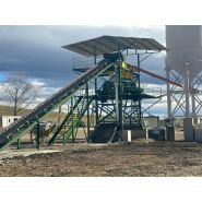 Machine industrielle de mélange de béton avec convoyeur intégré
