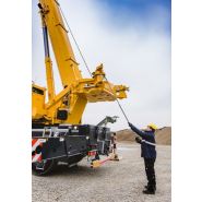 Grue automotrice Liebherr 8 x 6 x 8 avec capacité de charge de 90 tonnes