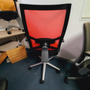 Chaise de bureau ergonomique Sitland - Team Strike Rouge d'occasion avec réglages multiples - dossier en maille, accoudoirs et support lombaire réglables_4