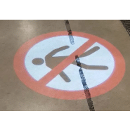 Image de signalisation projetée avec lentille gravée au laser