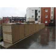 Abris conteneurs en béton avec toit inversé et serrures à triangle pompier