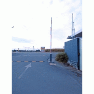 Barrière levante manuelle Alphatronics - design moderne et résistant aux conditions météorologiques_4