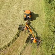 RA2071T VARIO de Kubota pour une largeur de travail jusqu'à 7,10 m et un poids de 1400 kg