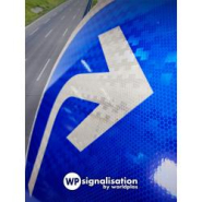Panneau d'obligation B21C1 - Direction obligatoire à droite à la prochaine intersection - WP Signalisation_4