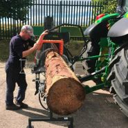 Machine agricole pour préparation de bois de chauffage