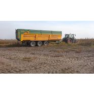 Benne agricole avec freinage hydraulique et essieu suiveur