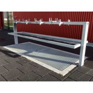 Lave-chaussures encastré avec options de tuyauterie adaptables