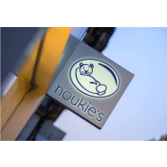 Enseigne lumineuse drapeau double face ultra-plate en plexiglas - Fabricant Enseina à Paris_4