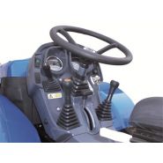 Tracteur ergonomique avec commandes accessibles et poste de conduite optimisé