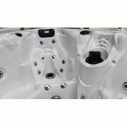 Jacuzzi THE PLEASURE avec design pratique et espace optimisé