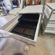 Caisson roulant avec 3 tiroirs - USM Haller d'occasion - structure en acier chromé et panneaux thermolaqués_4
