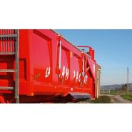 Benne agricole polyvalente avec essieux robustes et fiables