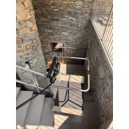 Plateforme élévatrice monte-escaliers courbe multi-étages pour accès PMR - Garaventa Lift Artira_4
