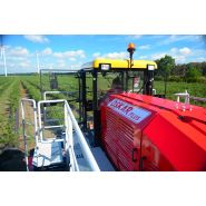 Récolteuse de myrtilles OSKAR 4WD Plus - Jagoda JPS Agromachines avec tête à secousses horizontales et moteur Doosan Stage V_4