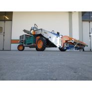 Récolteuse automotrice sur roues 8000 Herbex - Ortomec SRL - largeur de la tête de récolte 120 à 180 cm - moteur diesel 3 cylindres, transmission hydraulique et mécanique_4