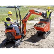 Transporteur sur chenilles pour franchissement d'obstacles avec angle de bascule arrière de 28°