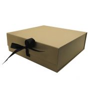Boîte cadeau en carton avec finition sur mesure et design élégant