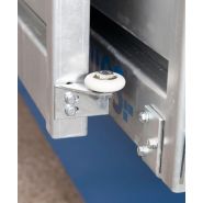 Meuble de stockage avec anneaux de levage intégrés pour faciliter le déplacement