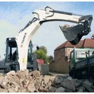 Tractopelle polyvalent pour chantiers