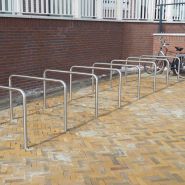 Support urbain en inox Falco pour vélos ou clôture