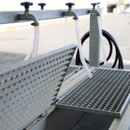 Installation de nettoyage des chaussures sur sol - Lave-chaussures robuste en béton armé avec 4 à 16 stations_4