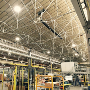 Eclairage industriel pour l'éclairage de hangars d'entretien ferroviaire, des zones de maintenance industrielle ou  centres logistiques - armature led compact_4