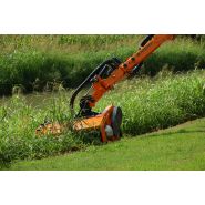 Broyeur hydraulique performant avec bras long de 7 mètres pour terrains variés