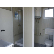 Bloc sanitaire préfabriqué de chantier - WC, lavabo double avec eau froide et chaude, et espace douche - Assemblé en France_4
