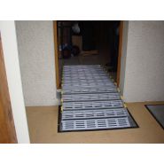 Rampe conforme aux normes européennes pour artisans et professionnels logistiques