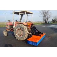 Balai compact Bergamini adaptable à différents engins de chantier