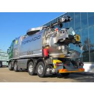 Camion Tornado équipé de télécommande radio et panneau de contrôle