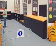 Comptoirs d'accueil en bois sur mesure - Finitions variées et intégration d'accessoires_4