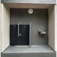 Cabine PMR avec mur urinoir disponible en version manuelle, semi-automatique ou automatique - réf. 2073_4