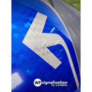 Panneau d'obligation B21C2 - Direction obligatoire à gauche à la prochaine intersection - WP Signalisation_4