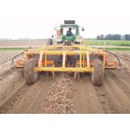 Arracheuse équipée d'un bec et d'un tapis à tétines