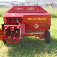 Équipement agricole compact pour balles rectangulaires