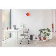 Bureau pour  ordinateur  : design moderne  et ergonomie pour un espace de travail optimal_4