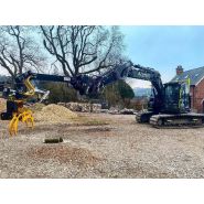 Équipement pour engins TP avec moteur scie à piston