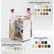 Comptoir d'accueil avec panneaux en acier et aluminium