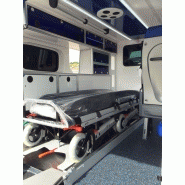 Ambulance Renault Trafic avec marchepied électrique