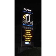 Totem d'intérieur ou d'extérieur sur mesure, idéal pour les boutiques - OUEST ENSEIGNES_4