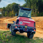 Chargeuse compacte sur pneus YANMAR V7 - Transmission souple et puissante pour gros travaux_4