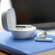 ÀÉcouteurs sable blanc Poly Voyager Free 60 UC M + adaptateur USB-C BT700 + étui de charge de base_4