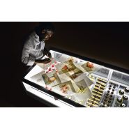 Vitrine pâtisserie et chocolats sur colonne_4