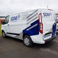 Pose de marquage adhésif durable pour petit utilitaire sur 4 faces