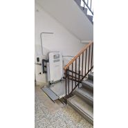 Monte-escalier avec plateforme V6 - pour escaliers droits - sécurité totale - personnalisable en couleurs RAL_4