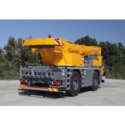 Grue automotrice LTM 1030-2.1 - Liebherr - capacité de charge max 35 t - flèche télescopique 9,20 m à 30,00 m - moteur Mercedes-Benz